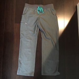 Figs Kade Cargo Scrub pants PETITE